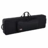 Étui noir rigide pour guitare avec poche avant, poignée de transport et logo rouge, idéal pour protéger et transporter l'instrument.