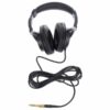 Casque audio noir filaire avec embout jack doré, idéal pour une écoute immersive de musique et enregistrement studio.