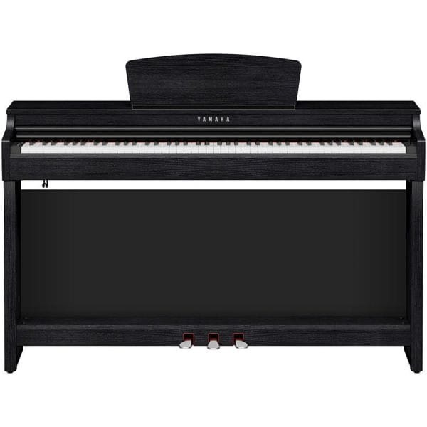 Piano numérique noir Yamaha avec trois pédales, clavier complet, vue de face, idéal pour musique et apprentissage.
