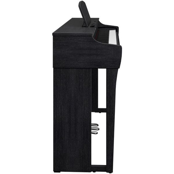 Piano numérique noir vue latérale, pédales visibles, design élégant pour intérieur moderne, idéal pour musiciens amateurs et pros.