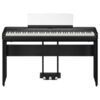 Piano numérique noir avec clavier complet, support et pédalier intégré, idéal pour les musiciens professionnels et amateurs.